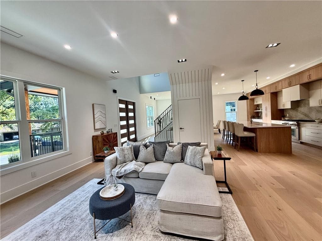 5 bedroom, 5 bathroom, 4,219 sq ft single family residence for sale at 2336 Brookhurst Drive, Dunwoody, GA 30338 — photo 9
