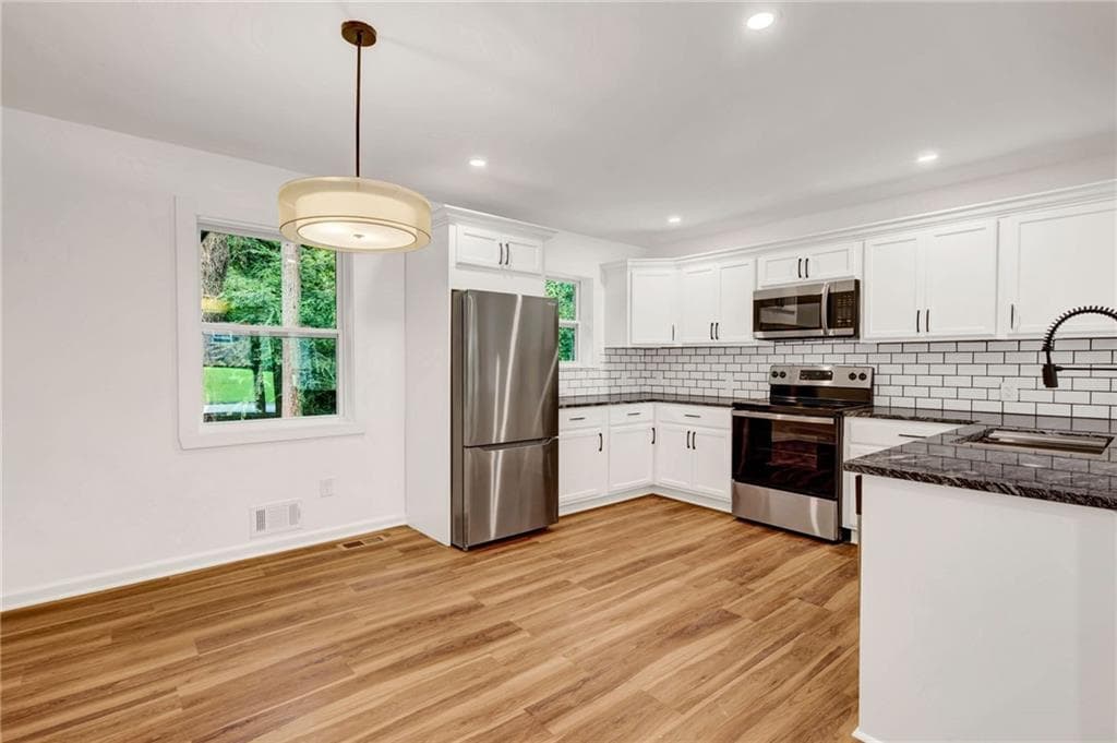 5 bedroom, 4 bathroom, 2,538 sq ft single family residence for rent at 266 Simon Terrace, Atlanta, GA 30318 for $3,500 a month — photo 10