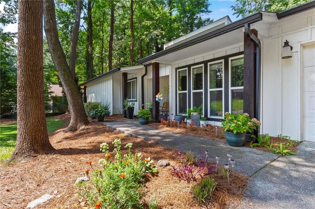 3 bedroom, 2 bathroom, 1,827 sq ft single family residence for rent at 2985 Christophers Court, Marietta, GA 30062 for $3,000 a month — photo 2