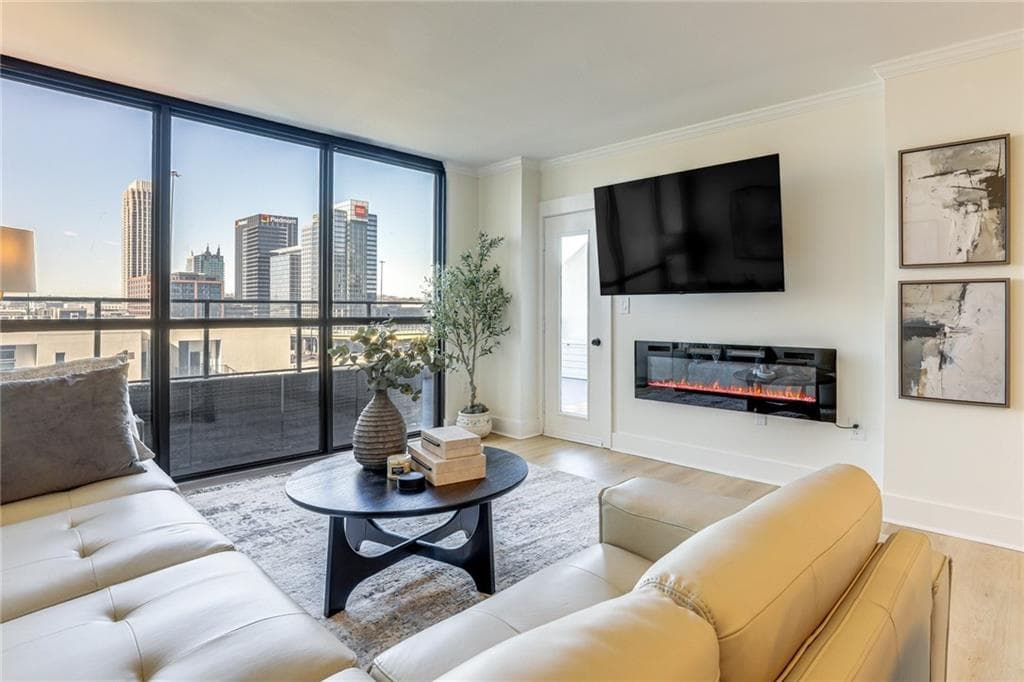 1 bedroom, 1 bathroom, 645 sq ft condominium for sale at 1280 W Peachtree Street 805, Atlanta, GA 30309 — photo 2
