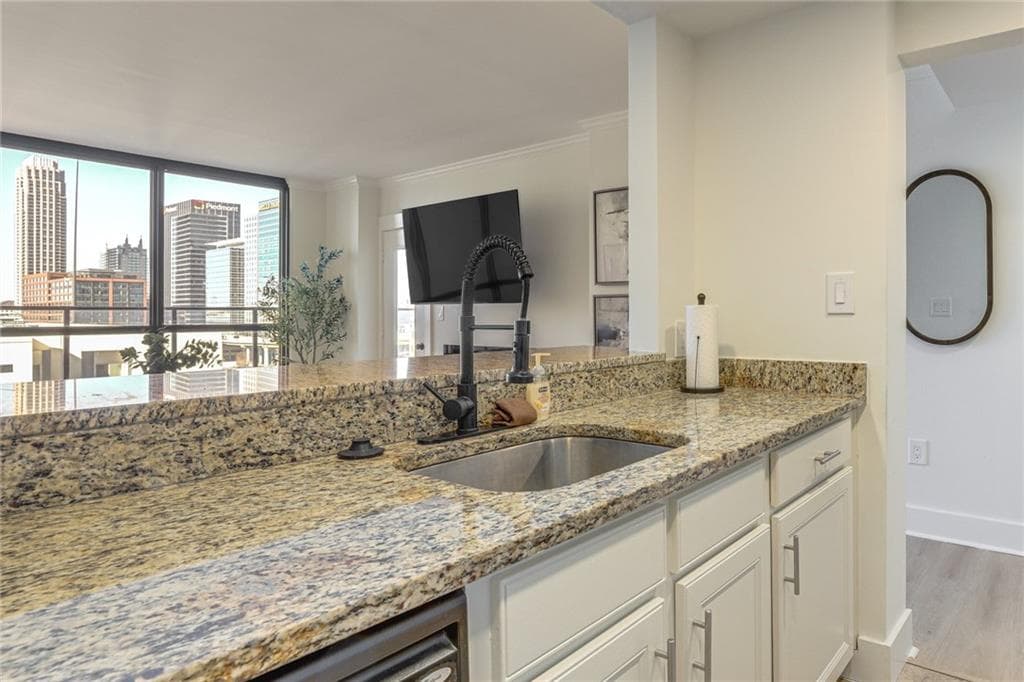 1 bedroom, 1 bathroom, 645 sq ft condominium for sale at 1280 W Peachtree Street 805, Atlanta, GA 30309 — photo 6