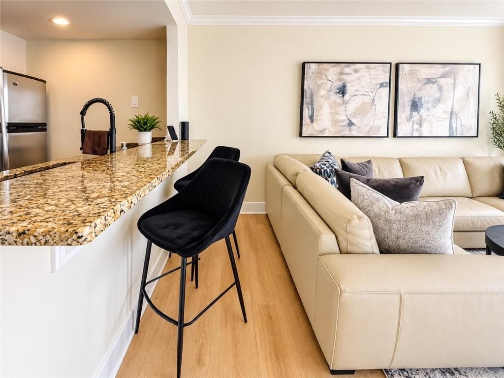1 bedroom, 1 bathroom, 645 sq ft condominium for sale at 1280 W Peachtree Street 805, Atlanta, GA 30309 — photo 4