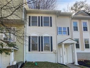 2 bedroom, 3 bathroom, 1,940 sq ft townhouse for rent at 688 Stratford Green, Avondale Estates, GA 30002 for $1,600 a month — photo 1 of 23