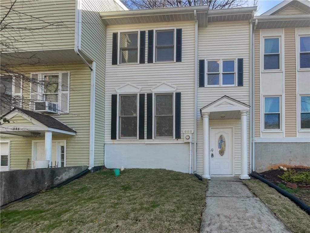 2 bedroom, 3 bathroom, 1,940 sq ft townhouse for rent at 688 Stratford Green, Avondale Estates, GA 30002 for $1,600 a month — photo 2