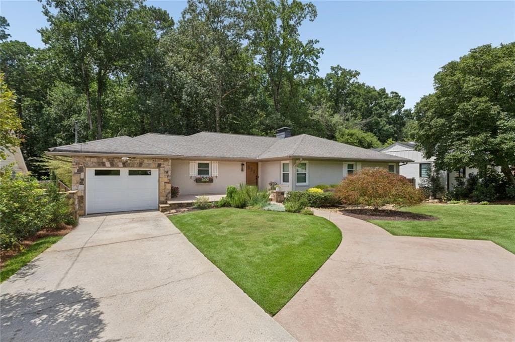 4 bedroom, 4 bathroom, 3,563 sq ft single family residence under contract at 2970 Rockingham Drive, Atlanta, GA 30327 — photo 2