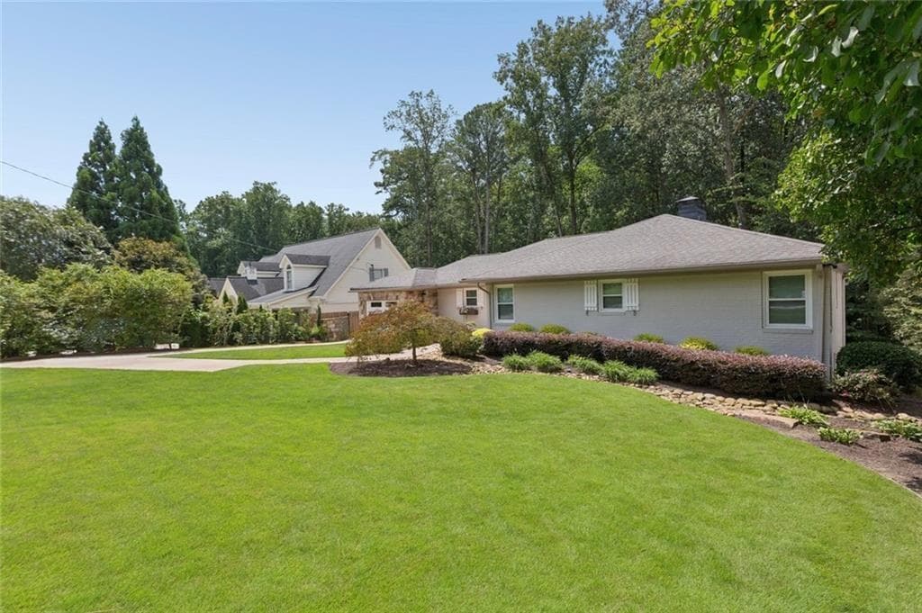 4 bedroom, 4 bathroom, 3,563 sq ft single family residence under contract at 2970 Rockingham Drive, Atlanta, GA 30327 — photo 3