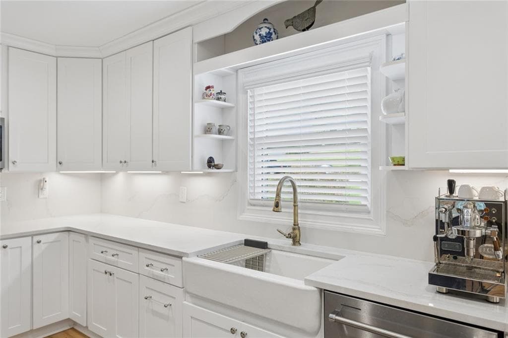 4 bedroom, 4 bathroom, 3,563 sq ft single family residence under contract at 2970 Rockingham Drive, Atlanta, GA 30327 — photo 10