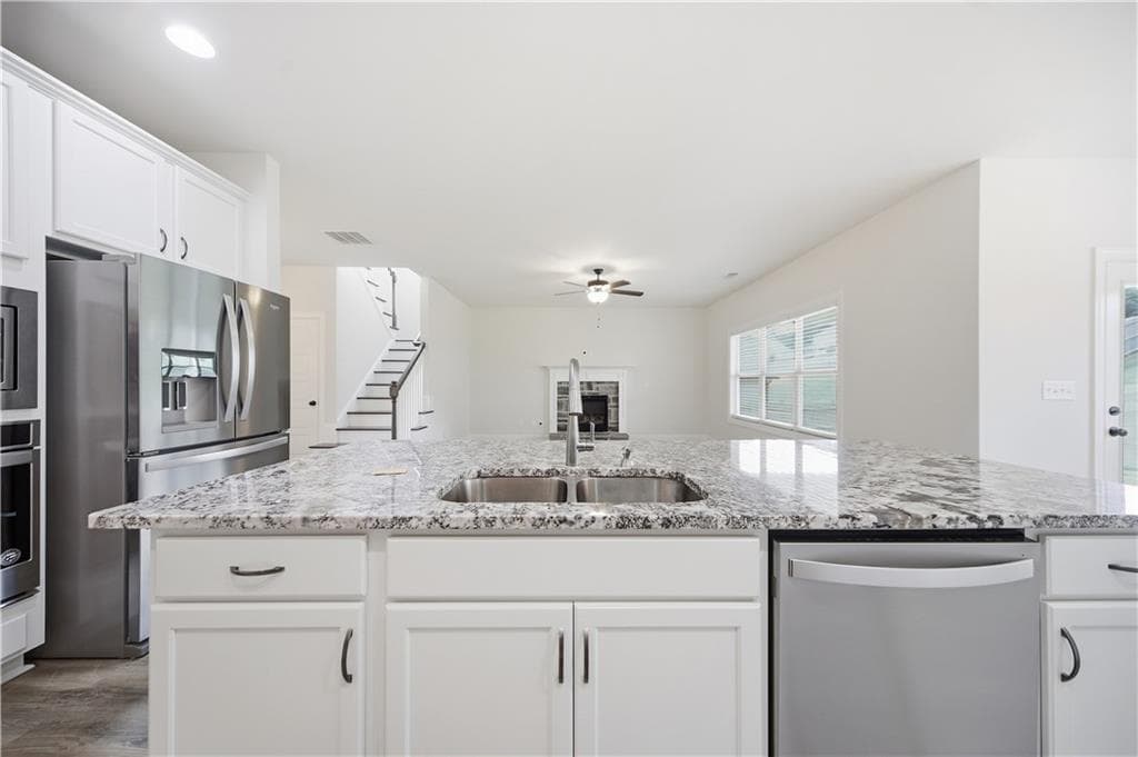 4 bedroom, 3 bathroom, 2,325 sq ft single family residence for sale at 1705 Orileys Run, Winder, GA 30680 — photo 5