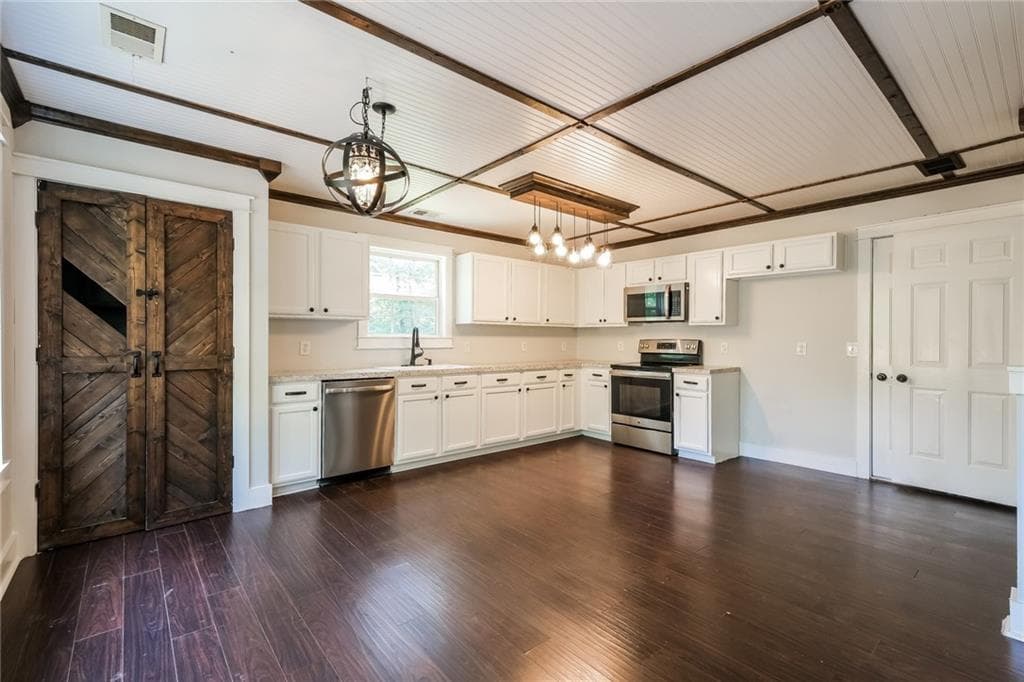 4 bedroom, 4 bathroom, 2,327 sq ft single family residence for sale at 434 Pine Tree Drive, Dawsonville, GA 30534 — photo 2