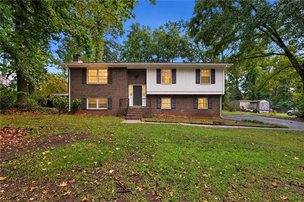3 bedroom, 2 bathroom, 1,794 sq ft single family residence for sale at 4222 King James Court, Snellville, GA 30039 — photo 1 of 25
