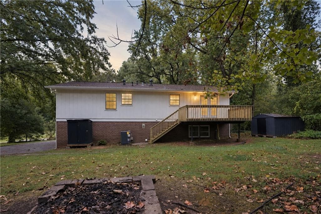 3 bedroom, 2 bathroom, 1,794 sq ft single family residence for sale at 4222 King James Court, Snellville, GA 30039 — photo 5