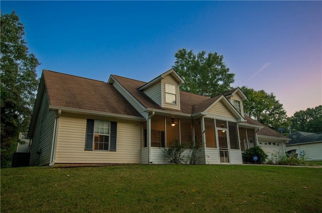 3 bedroom, 2 bathroom, 1,355 sq ft single family residence for sale at 487 Spring Street, Social Circle, GA 30025 — photo 3