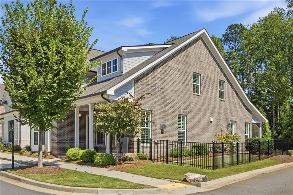 4 bedroom, 4 bathroom, 2,574 sq ft single family residence for sale at 4489 Waterside Parkway, Peachtree Corners, GA 30092 — photo 2
