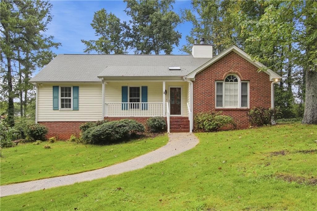 3 bedroom, 2 bathroom, 3,352 sq ft single family residence for sale at 434 Indian Lake Court, Hiram, GA 30141 — photo 2