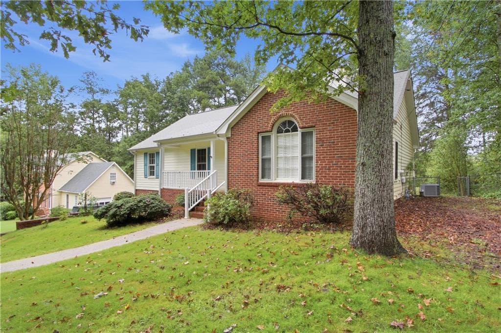 3 bedroom, 2 bathroom, 3,352 sq ft single family residence for sale at 434 Indian Lake Court, Hiram, GA 30141 — photo 3