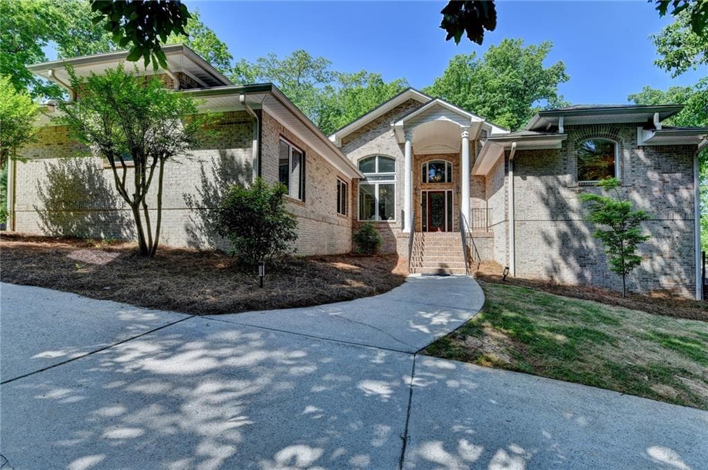 3 bedroom, 4 bathroom, 6,130 sq ft single family residence for sale at 6640 Shady Grove Road, Cumming, GA 30041 — photo 5