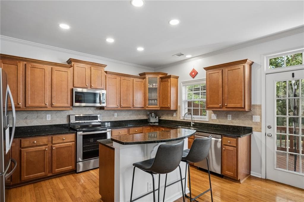 2 bedroom, 3 bathroom, 2,124 sq ft townhouse for sale at 3201 Waters Edge Trail, Roswell, GA 30075 — photo 10