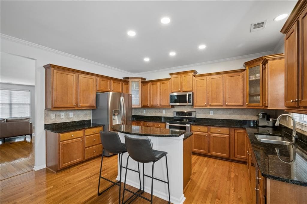 2 bedroom, 3 bathroom, 2,124 sq ft townhouse for sale at 3201 Waters Edge Trail, Roswell, GA 30075 — photo 9