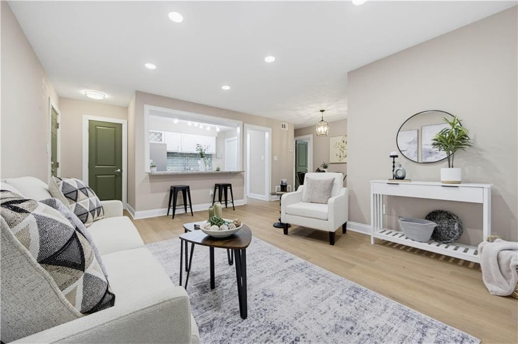 1 bedroom, 1 bathroom, 748 sq ft condominium for sale at 5159 Roswell Road 59-1, Sandy Springs, GA 30342 — photo 7