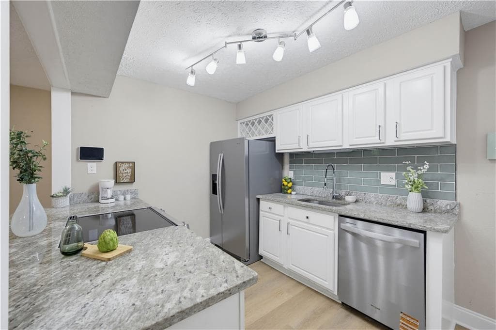 1 bedroom, 1 bathroom, 748 sq ft condominium for sale at 5159 Roswell Road 59-1, Sandy Springs, GA 30342 — photo 10
