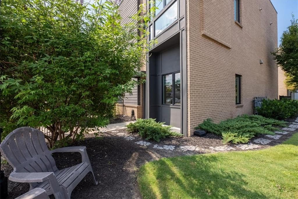 3 bedroom, 4 bathroom, 2,349 sq ft townhouse for sale at 2174 Bristol Cove, Atlanta, GA 30341 — photo 4