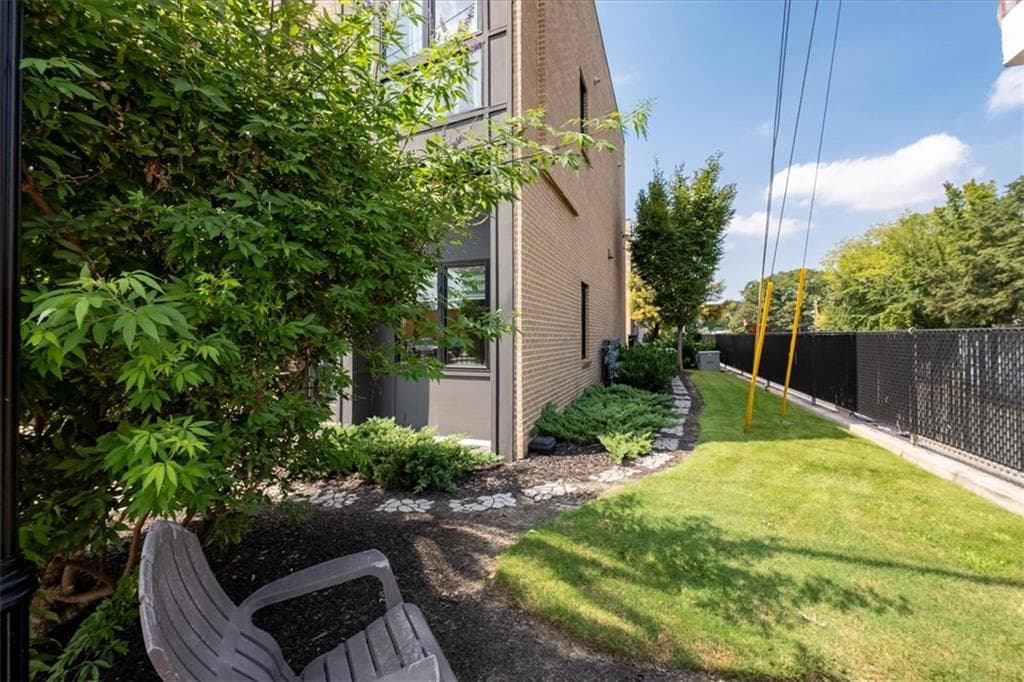 3 bedroom, 4 bathroom, 2,349 sq ft townhouse for sale at 2174 Bristol Cove, Atlanta, GA 30341 — photo 5