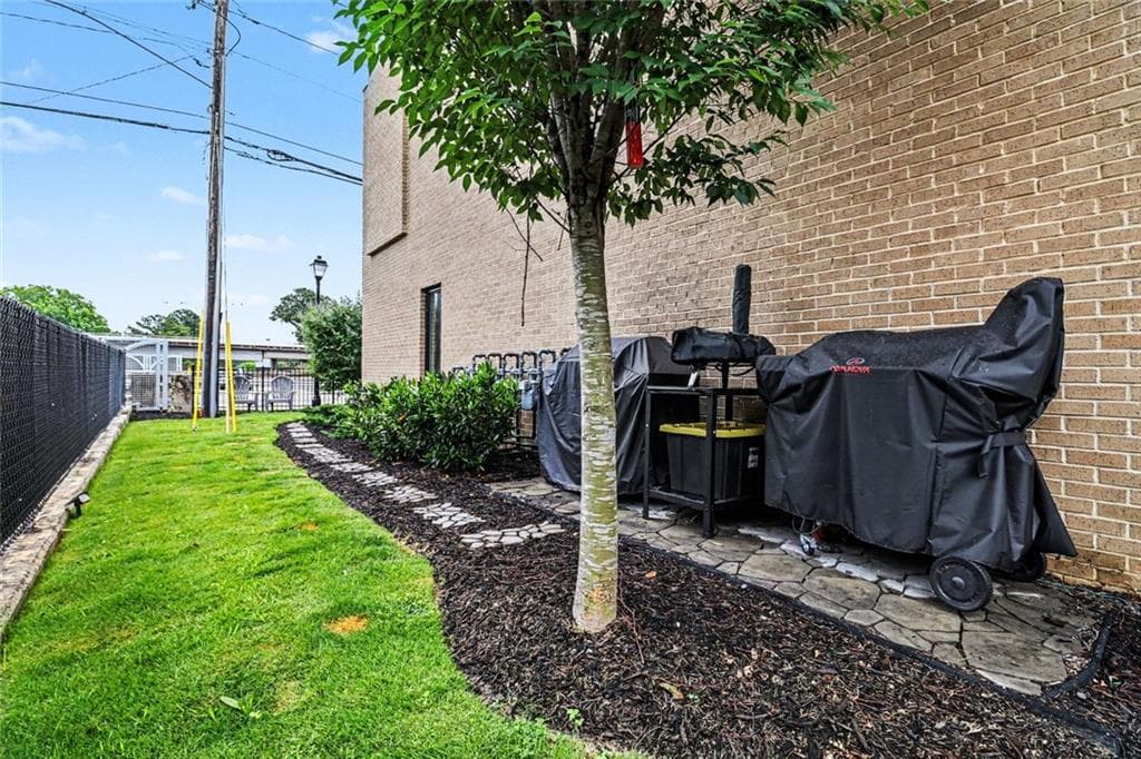 3 bedroom, 4 bathroom, 2,349 sq ft townhouse for sale at 2174 Bristol Cove, Atlanta, GA 30341 — photo 6
