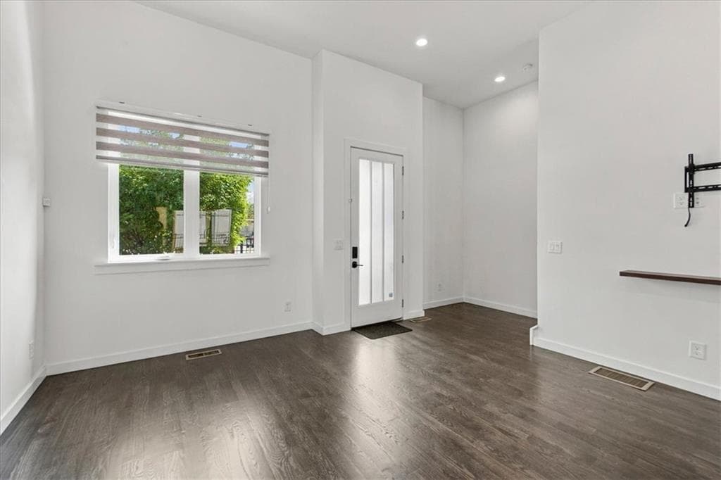 3 bedroom, 4 bathroom, 2,349 sq ft townhouse for sale at 2174 Bristol Cove, Atlanta, GA 30341 — photo 7