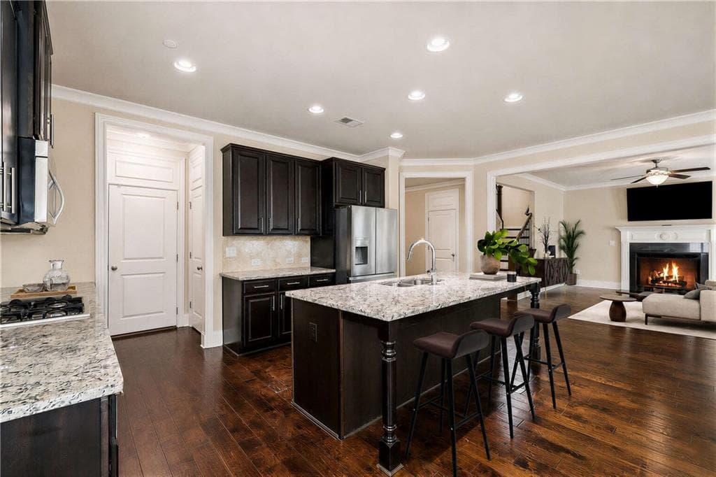 4 bedroom, 4 bathroom, 3,828 sq ft single family residence under contract at 7695 Highland Bluff, Sandy Springs, GA 30328 — photo 7
