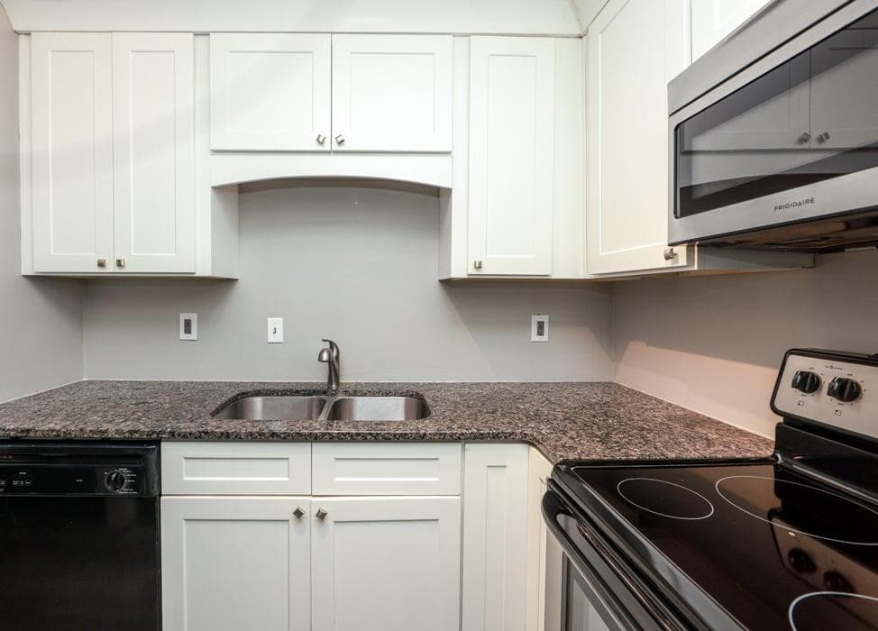 2 bedroom, 2 bathroom, 1,319 sq ft townhouse for rent at 5031 Bell Drive, Smyrna, GA 30080 for $2,000 a month — photo 9