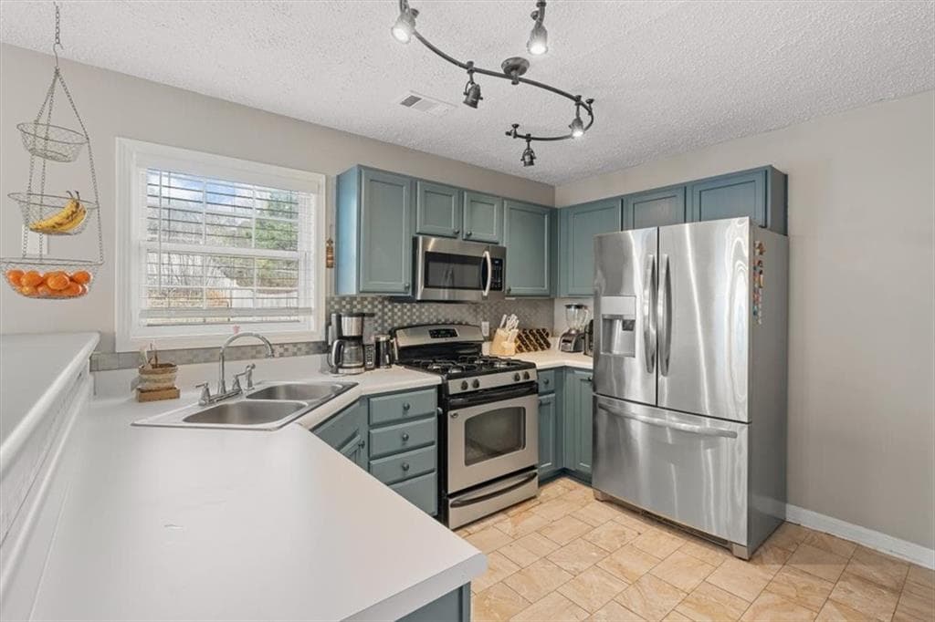 2 bedroom, 3 bathroom, 1,078 sq ft single family residence for sale at 1061 Daventry Crossing, Woodstock, GA 30188 — photo 3