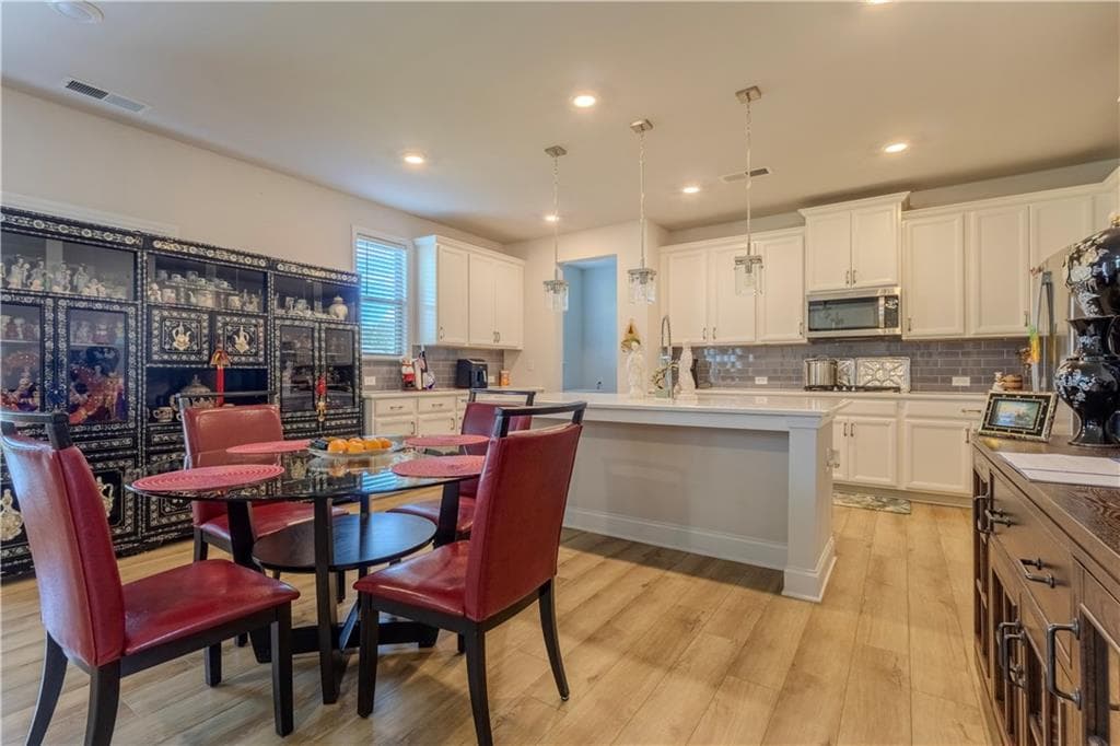 5 bedroom, 3 bathroom, 2,837 sq ft single family residence for sale at 430 Dragonfly Way, Winder, GA 30680 — photo 9