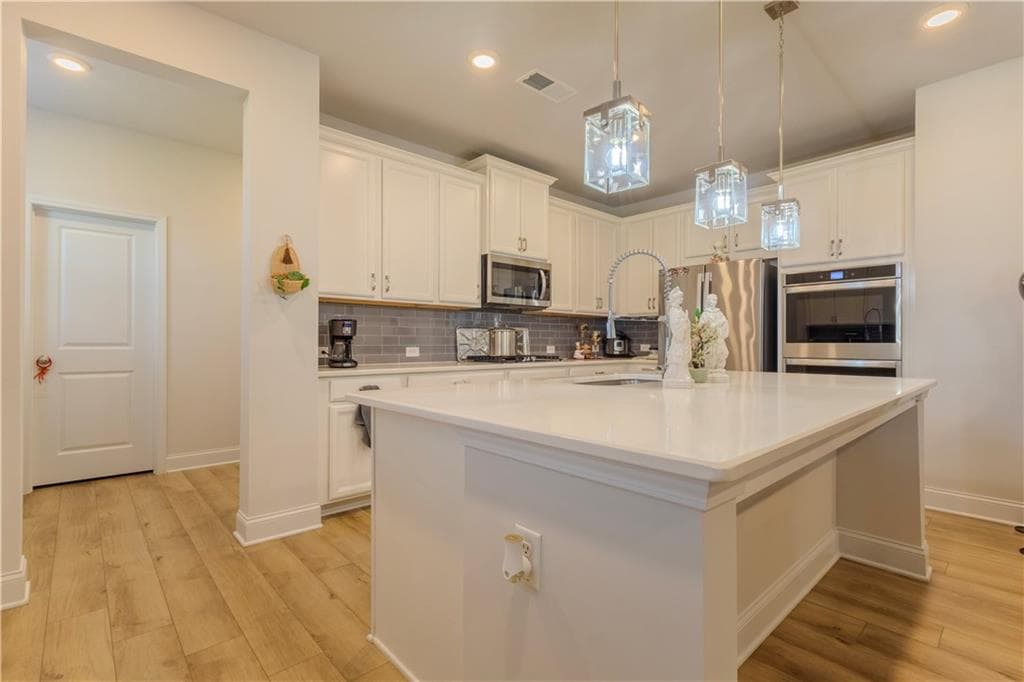 5 bedroom, 3 bathroom, 2,837 sq ft single family residence for sale at 430 Dragonfly Way, Winder, GA 30680 — photo 10