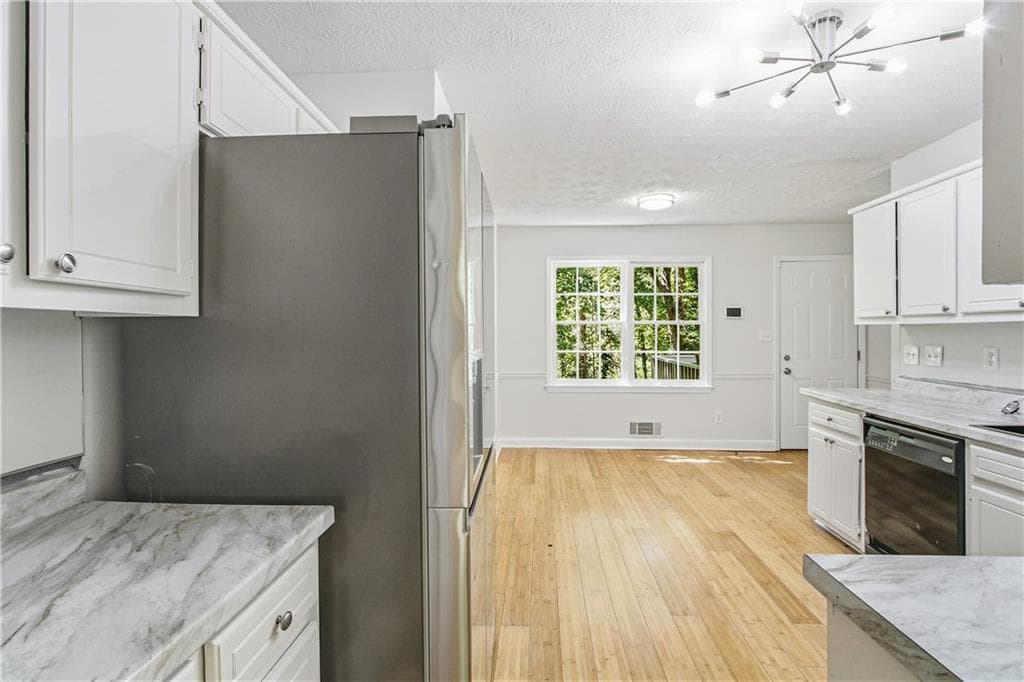3 bedroom, 3 bathroom, 1,796 sq ft single family residence under contract at 1039 Plantation Boulevard, Conyers, GA 30094 — photo 5