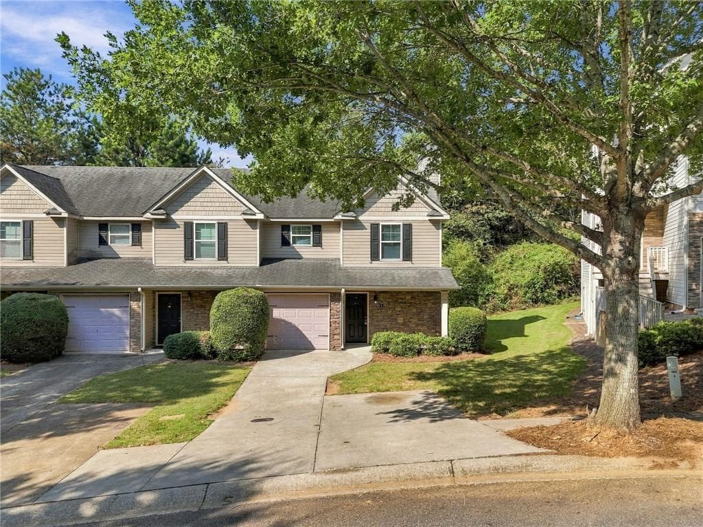 2 bedroom, 2 bathroom, 1,155 sq ft townhouse for sale at 121 Cypress Court, Canton, GA 30115 — photo 2