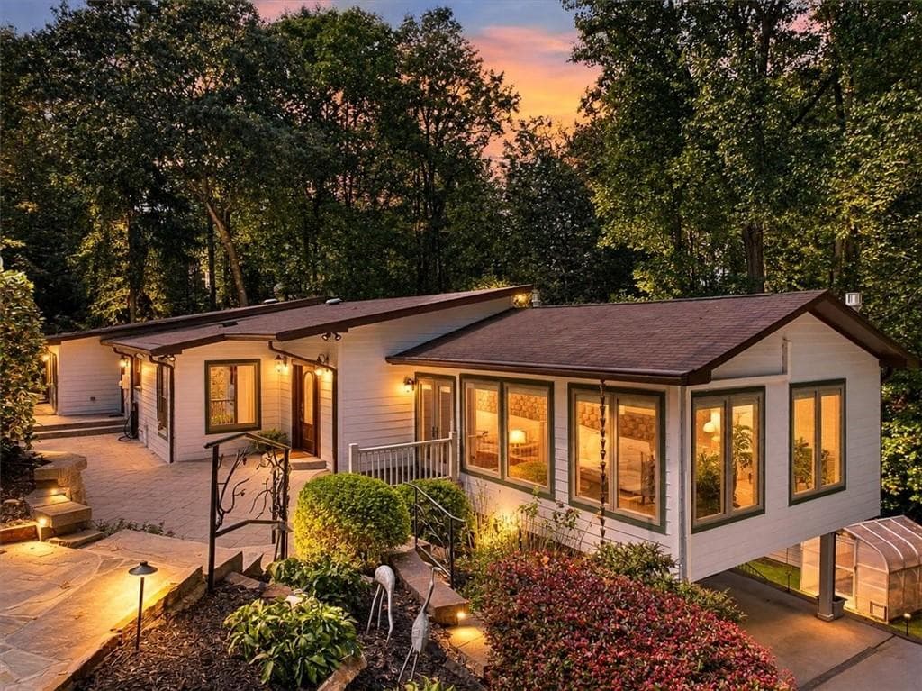 3 bedroom, 3 bathroom, 4,090 sq ft single family residence for sale at 23 Blue Heron Point, Acworth, GA 30102