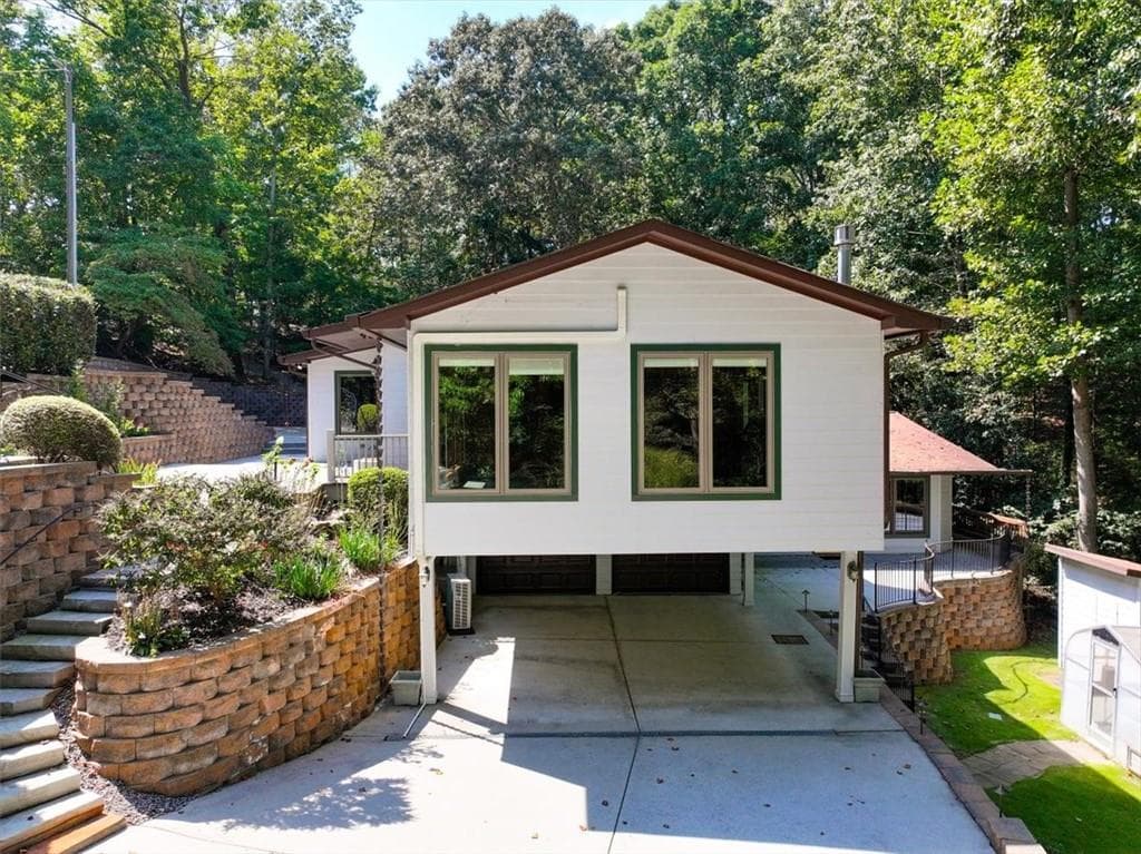 3 bedroom, 3 bathroom, 4,090 sq ft single family residence for sale at 23 Blue Heron Point, Acworth, GA 30102 — photo 4