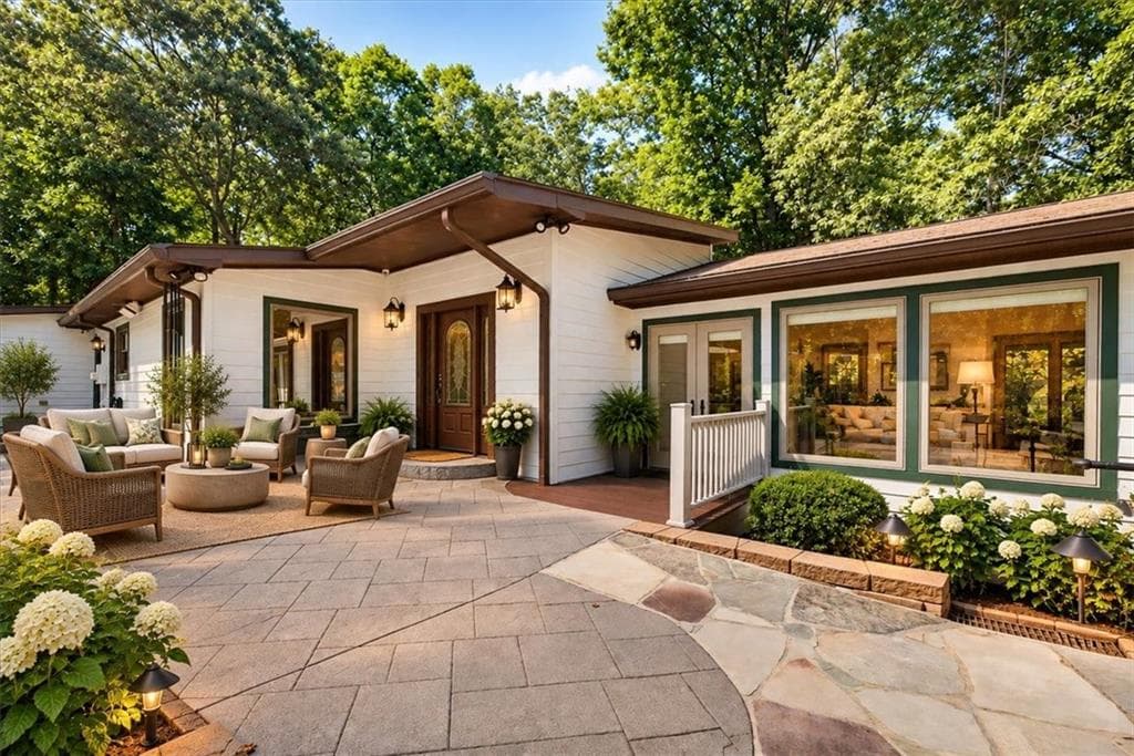 3 bedroom, 3 bathroom, 4,090 sq ft single family residence for sale at 23 Blue Heron Point, Acworth, GA 30102 — photo 6