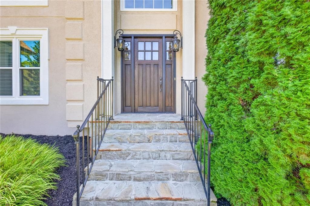7 bedroom, 5 bathroom, 5,968 sq ft single family residence for sale at 4490 Barony Drive, Suwanee, GA 30024 — photo 4