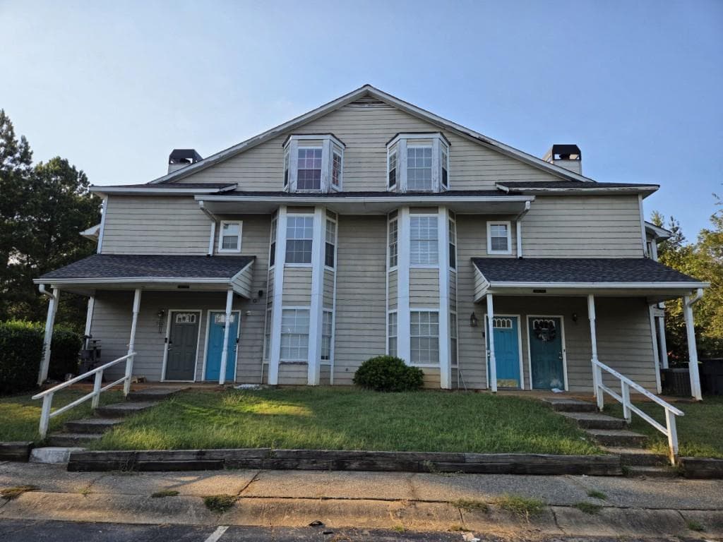2 bedroom, 2 bathroom, 1,238 sq ft condominium for sale at 9412 Cypress Lane, Jonesboro, GA 30238 — photo 1 of 9