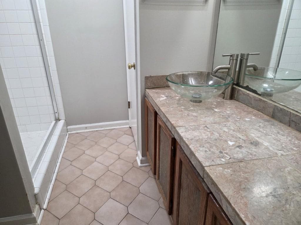 2 bedroom, 2 bathroom, 1,238 sq ft condominium for sale at 9412 Cypress Lane, Jonesboro, GA 30238 — photo 6