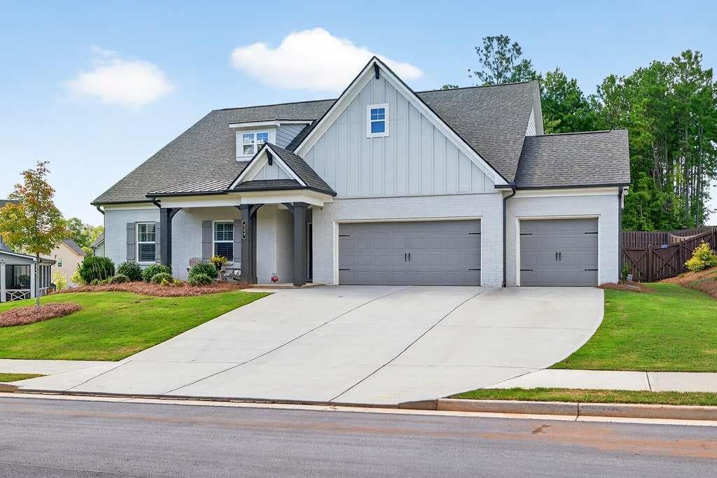 4 bedroom, 3 bathroom, 2,524 sq ft single family residence for sale at 229 Brant Circle, Jefferson, GA 30549