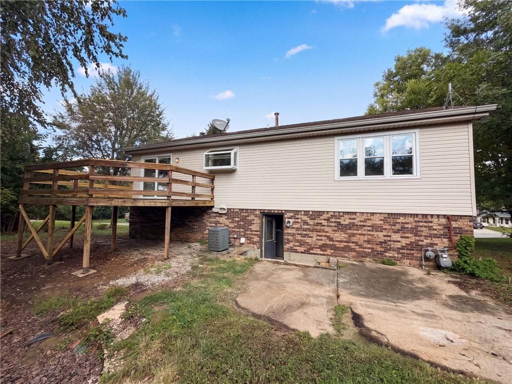 3 bedroom, 2 bathroom, 1,560 sq ft single family residence for sale at 5721 Blackberry Row, Ellenwood, GA 30294 — photo 5