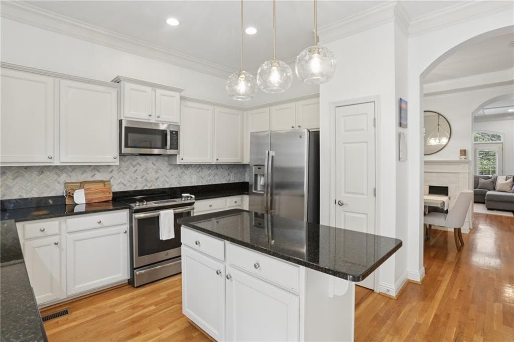 3 bedroom, 4 bathroom, 2,320 sq ft townhouse under contract at 5294 Kershaw Ct SE 1, Atlanta, GA 30339 — photo 6