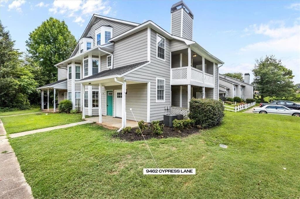 3 bedroom, 2 bathroom, 1,597 sq ft condominium for sale at 9462 Cypress Lane, Jonesboro, GA 30238 — photo 2
