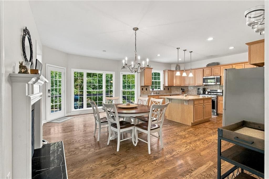 5 bedroom, 5 bathroom, 4,822 sq ft single family residence for sale at 7455 Bronson Way, Cumming, GA 30041 — photo 9