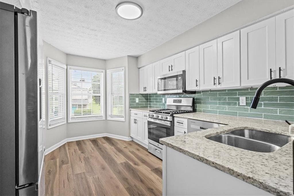 3 bedroom, 2 bathroom, 1,597 sq ft condominium for sale at 9462 Cypress Lane, Jonesboro, GA 30238 — photo 6
