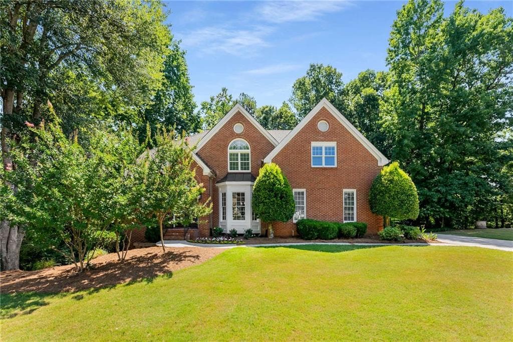 6 bedroom, 5 bathroom, 6,778 sq ft single family residence for rent at 5135 Falcon Chase Lane, Atlanta, GA 30342 for $5,400 a month — photo 2