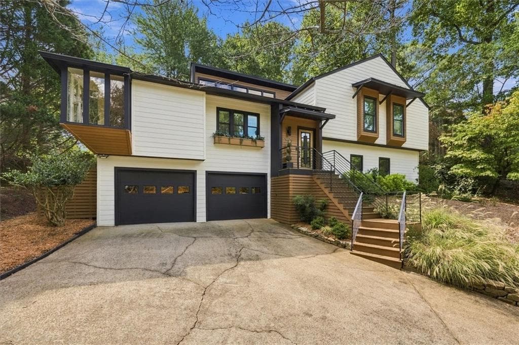 3 bedroom, 3 bathroom, 2,636 sq ft single family residence under contract at 515 Silver Pine Trail, Roswell, GA 30076
