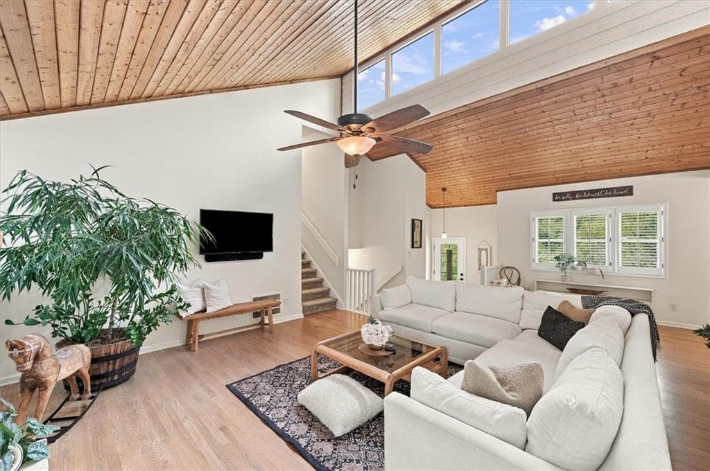 3 bedroom, 3 bathroom, 2,636 sq ft single family residence under contract at 515 Silver Pine Trail, Roswell, GA 30076 — photo 2